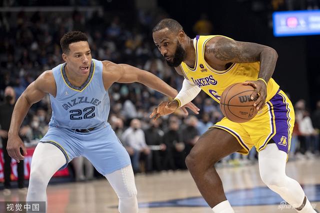 阿门关键封盖成NBA热议，文班亚马承受25年压力